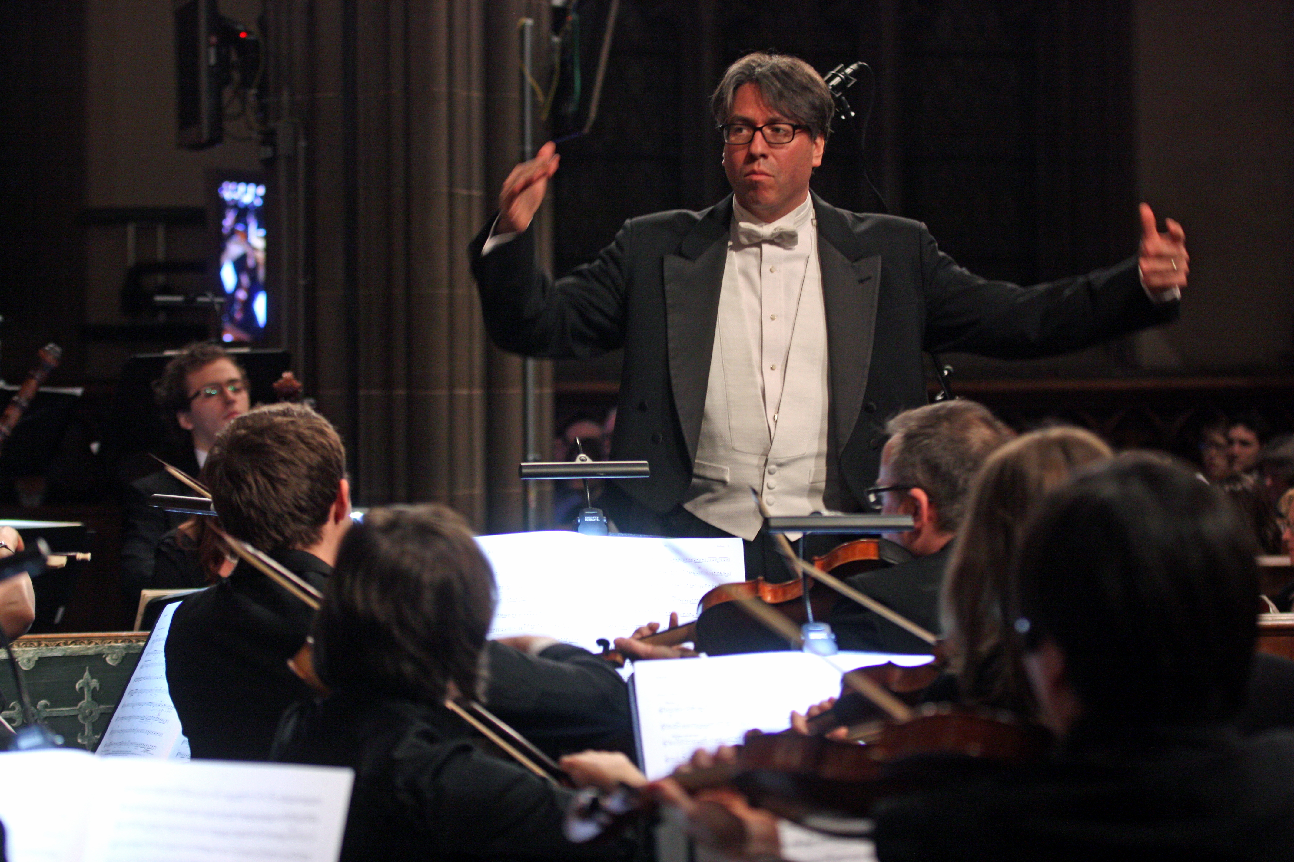 Julian Wachner conducting the Choir of Trinity Wall Street with the Trinity Baroque Orchestra in 2013.